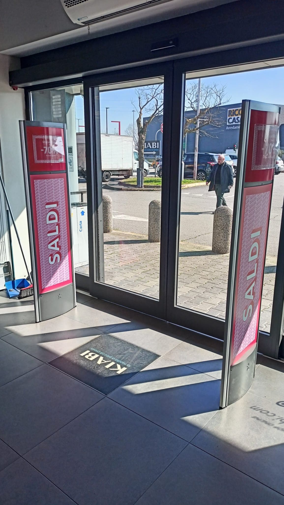 Gestione inventario con tecnologia RFID in magazzino